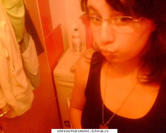 ^^^Aaaaaa aterizez sh YO p aici...O.o^^^ - da.. ..aa da sh nu port ochelari d - --= Poze cu noi =--
