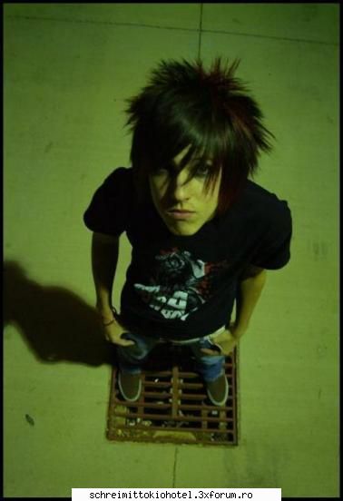 Poze cu EMO people - ~screamo hardcore bublles - ==> EMOtional People <==