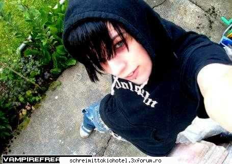 Poze cu EMO people - sorry... n-am stiut..io am gasit poza q el p un - ==> EMOtional People <==