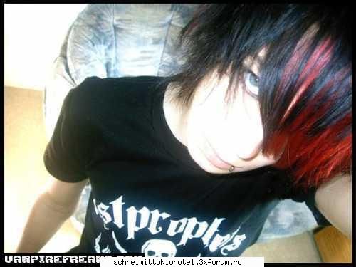 Poze cu EMO people - ~screamo hardcore bublles - ==> EMOtional People <==