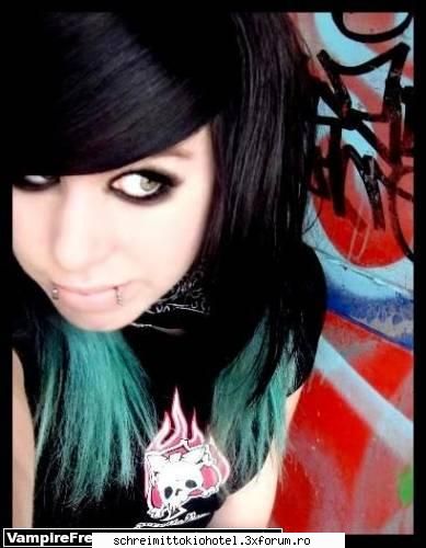 Poze cu EMO people - ~screamo hardcore bublles - ==> EMOtional People <==