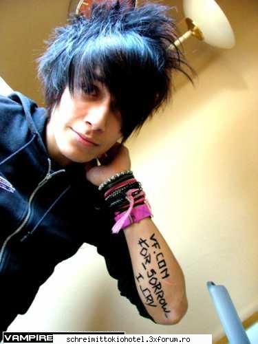 am destule poze cu emo people