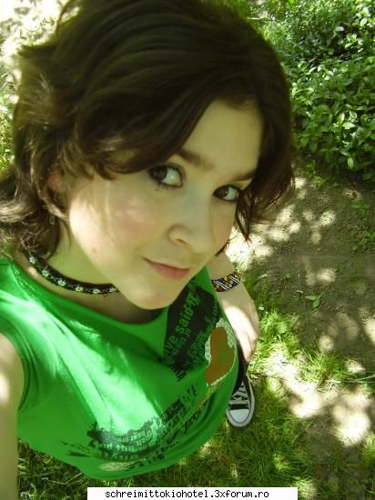 Uuhuu...aterizeaza ji gaina atomik =))=)) - Mda...poze cu mn...gaina pestritza - --= Poze cu noi =--